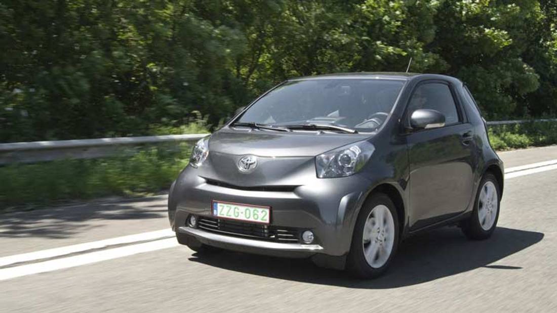 vedere din fata Toyota iQ