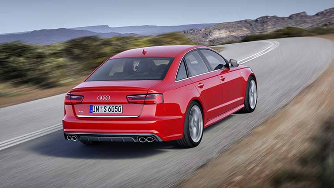 Audi S6 vedere din spate