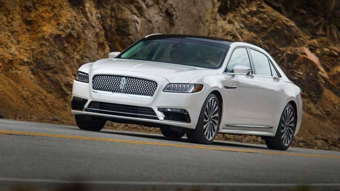 Lincoln Continental din fata