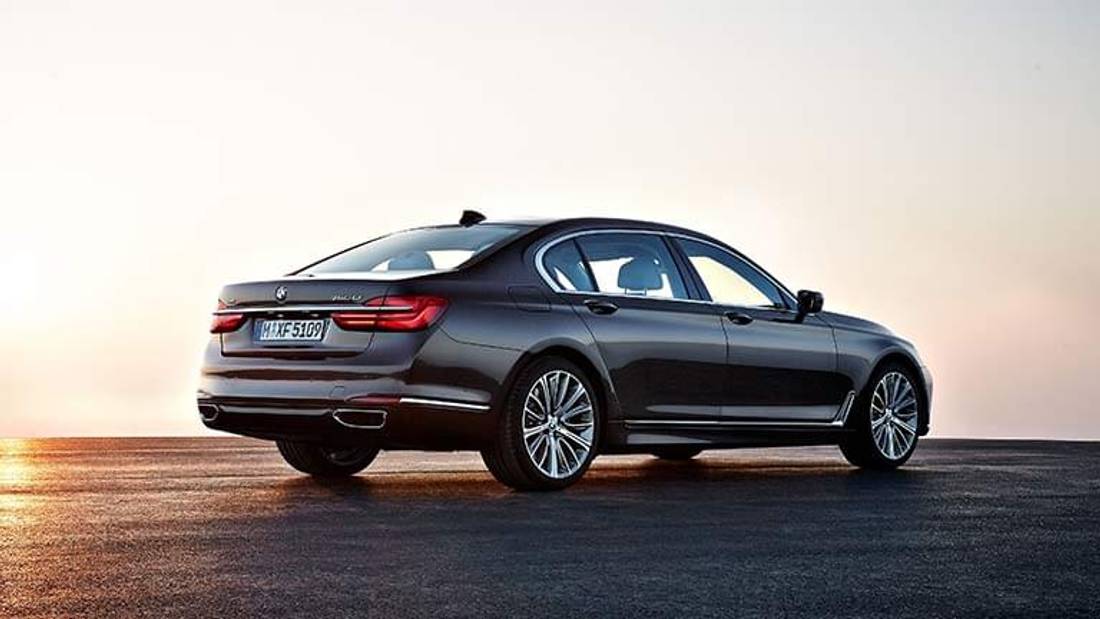 BMW Seria 7 vedere din lateral