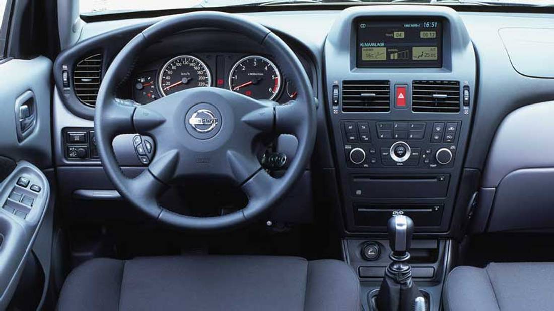 bord Nissan Almera