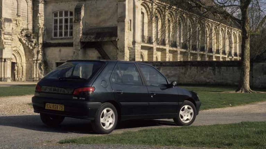 Peugeot 306 vedere din spate