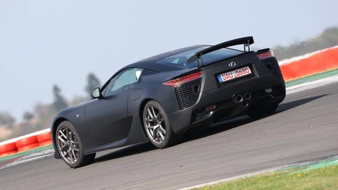 Lexus LFA vedere din spate