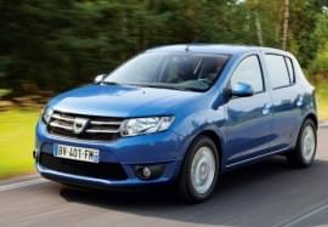 Dacia Sandero privită din faţă