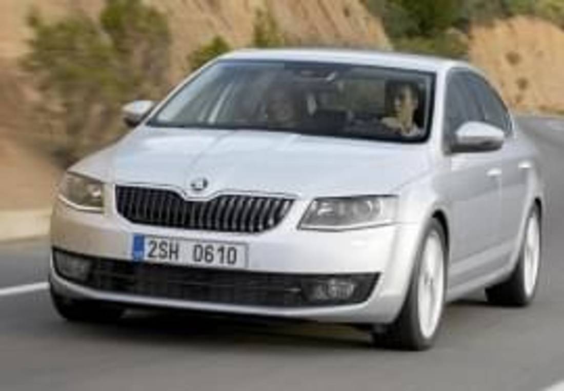 Skoda Octavia privită din faţă