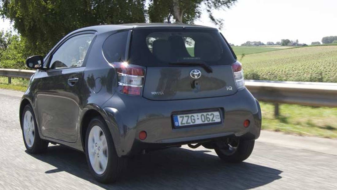 Toyota iQ vedere din spate