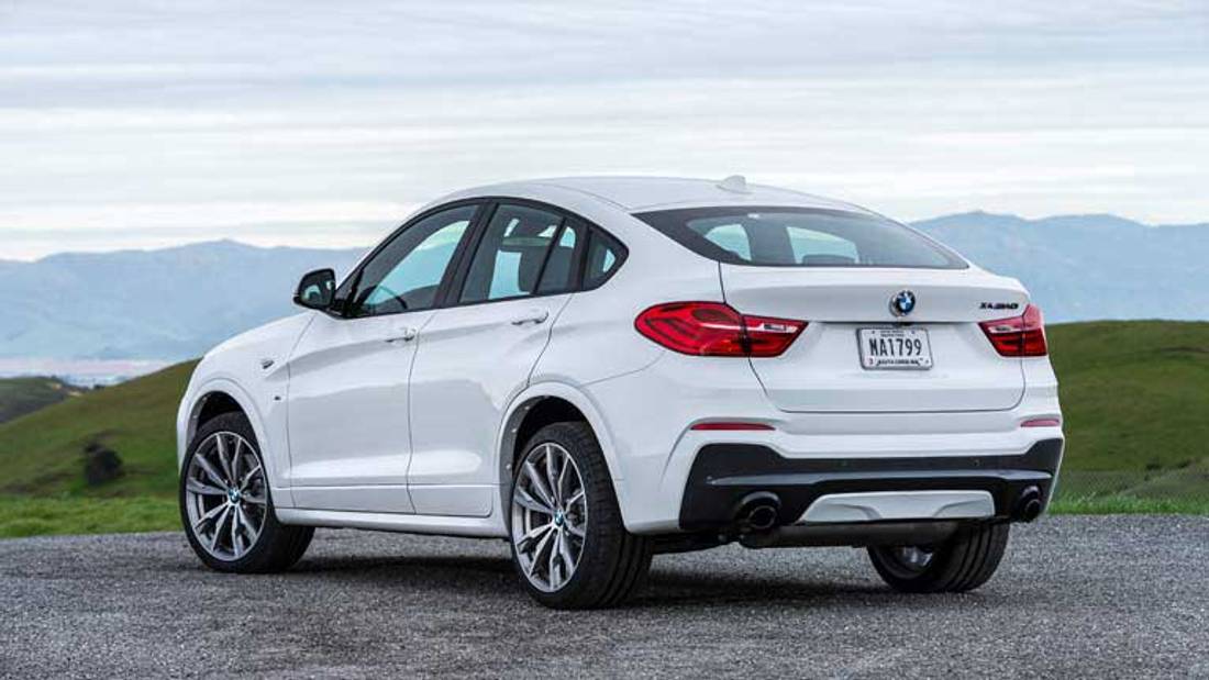 BMW X4 vedere din spate