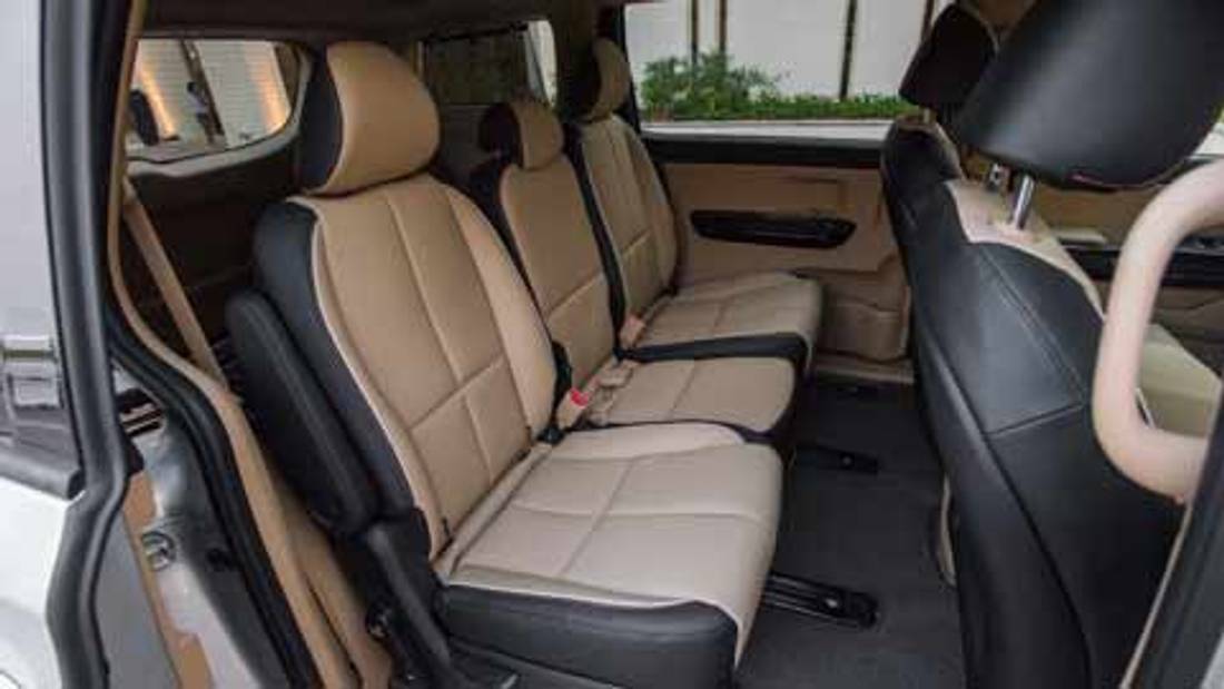 interiorul Kia Carnival