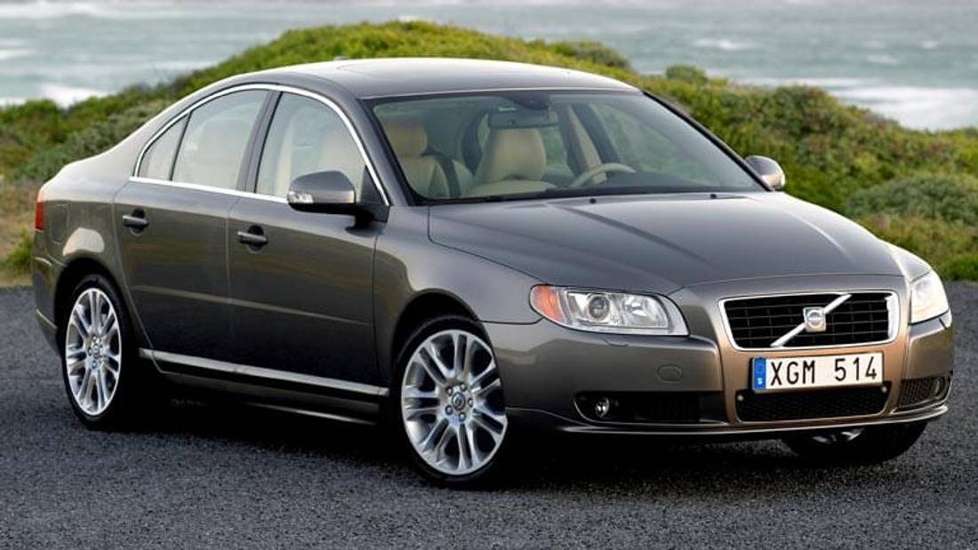 Volvo S80 privit din fata