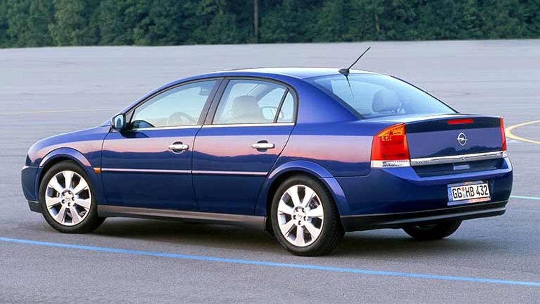 Opel Vectra C din spate