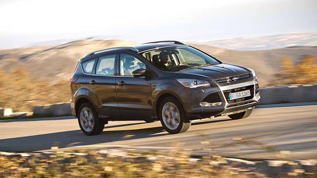 Ford Kuga privit din lateral