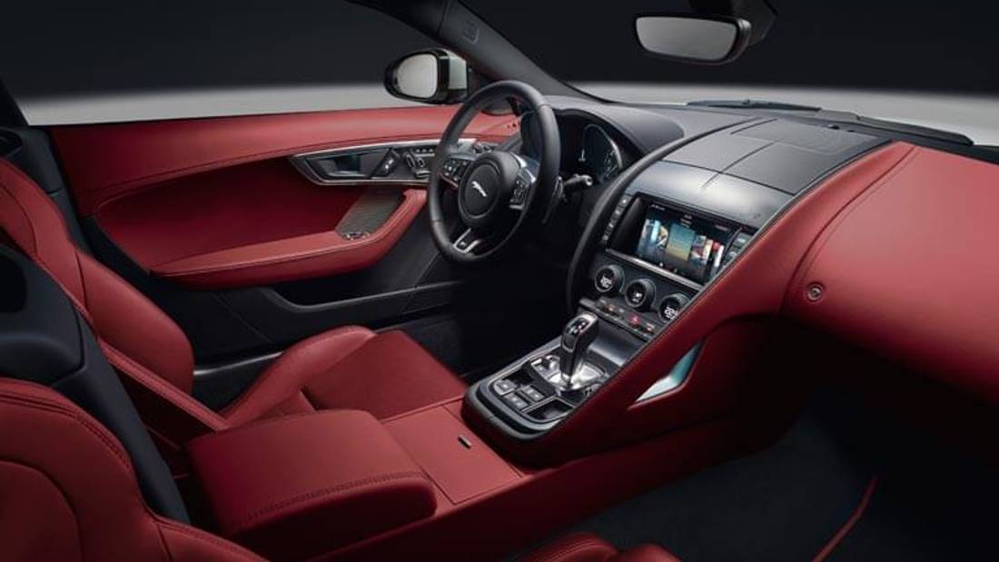 interiorul Jaguar F-Type