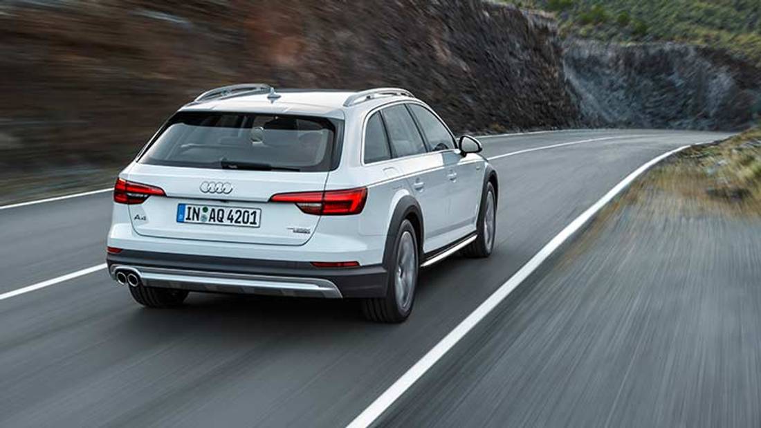 Audi Allroad Quattro vedere din spate