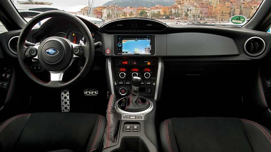 Interiorul Subaru BRZ