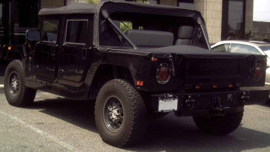 HUMMER H1 vedere din spate