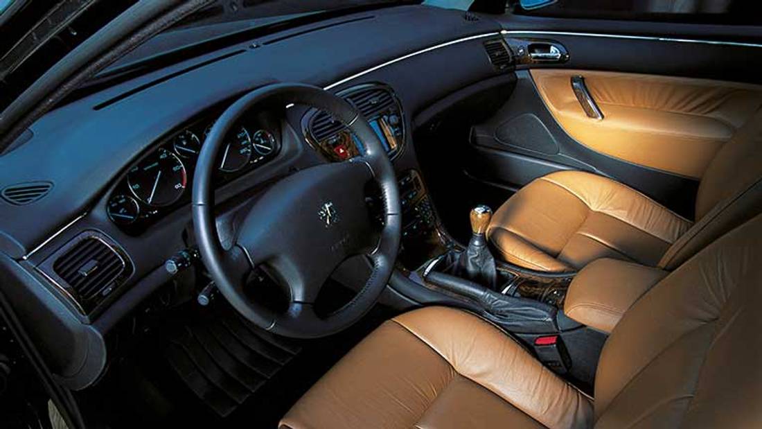 Interiorul Peugeot 607