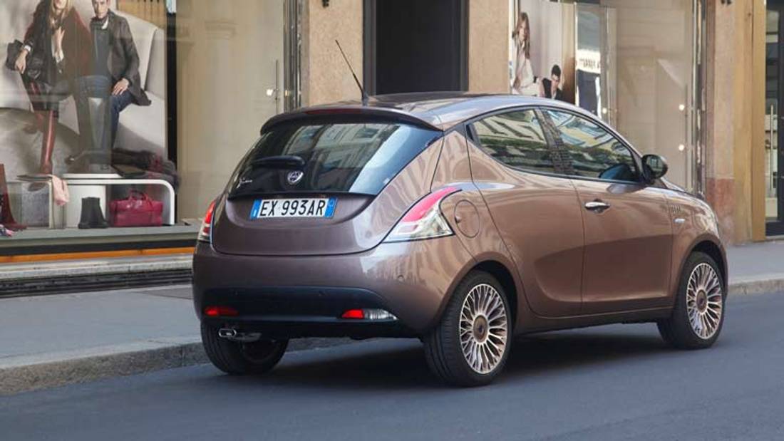 Lancia Ypsilon din spate