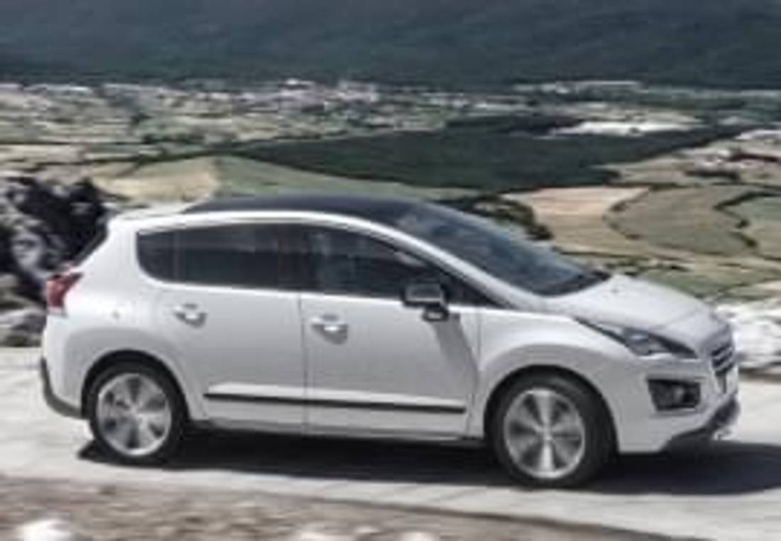 Peugeot 3008 von der Seite